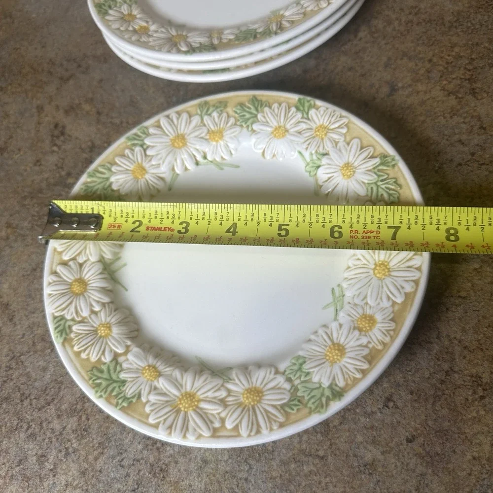 Vintage 1960's Poppytrail Metlox Sculptured Daisy Salad Plates Vernon Set Of 4